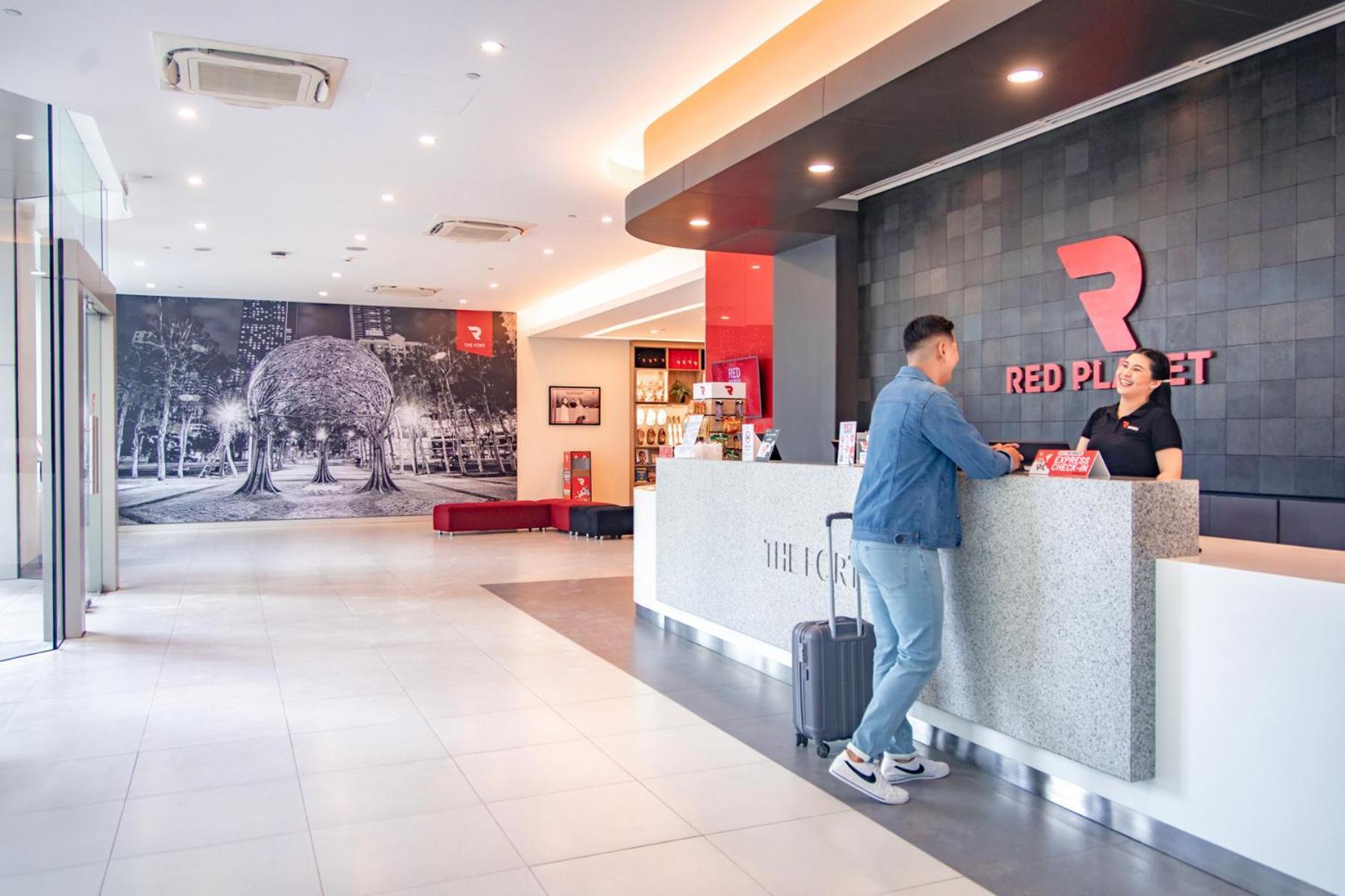 Red Planet Bgc The Fort Taguig Exterior photo